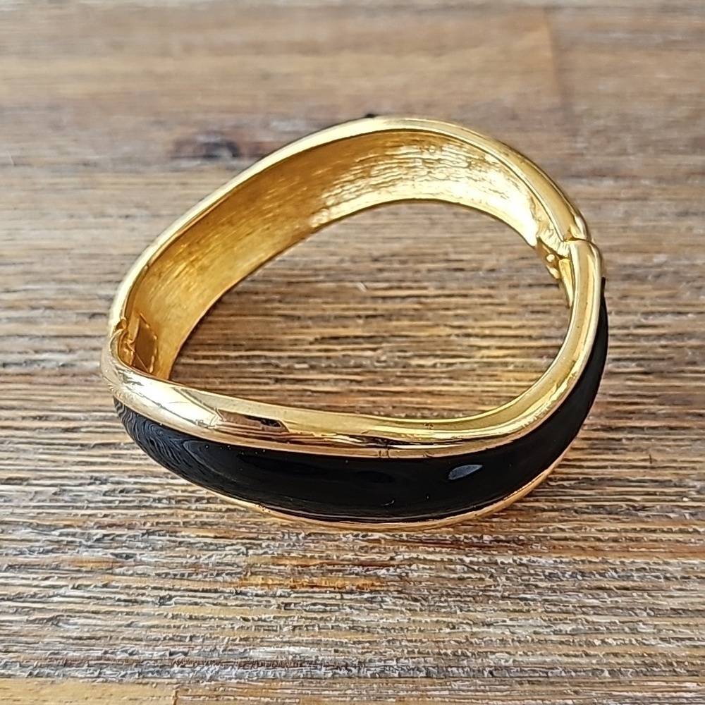 Vintage Signed Napier Black Enamel & Gold Plated Side Hinge Oval Bangle Bracelet